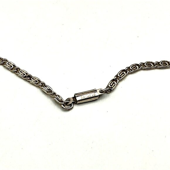 Vintage inspired Shell Pendant Necklace With Silver-Tone Chain - Picture 5 of 5